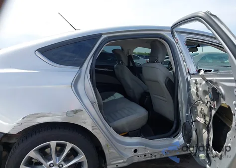 2015 Ford Fusion Hybrid S из США, поврежденный, VIN 3FA6P0UU1FR106345